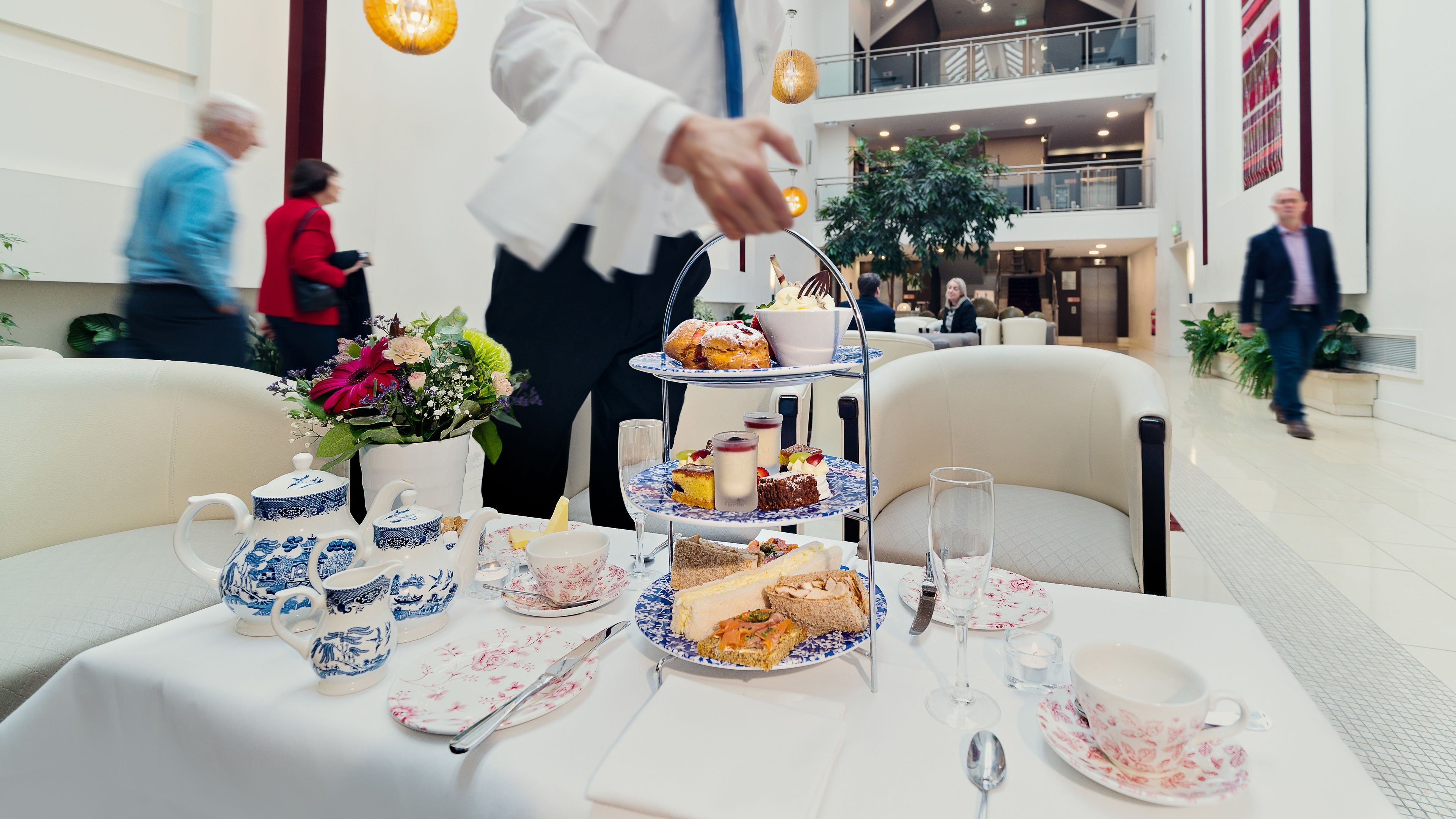 breakfast, lunch, dinner served; irish cuisine