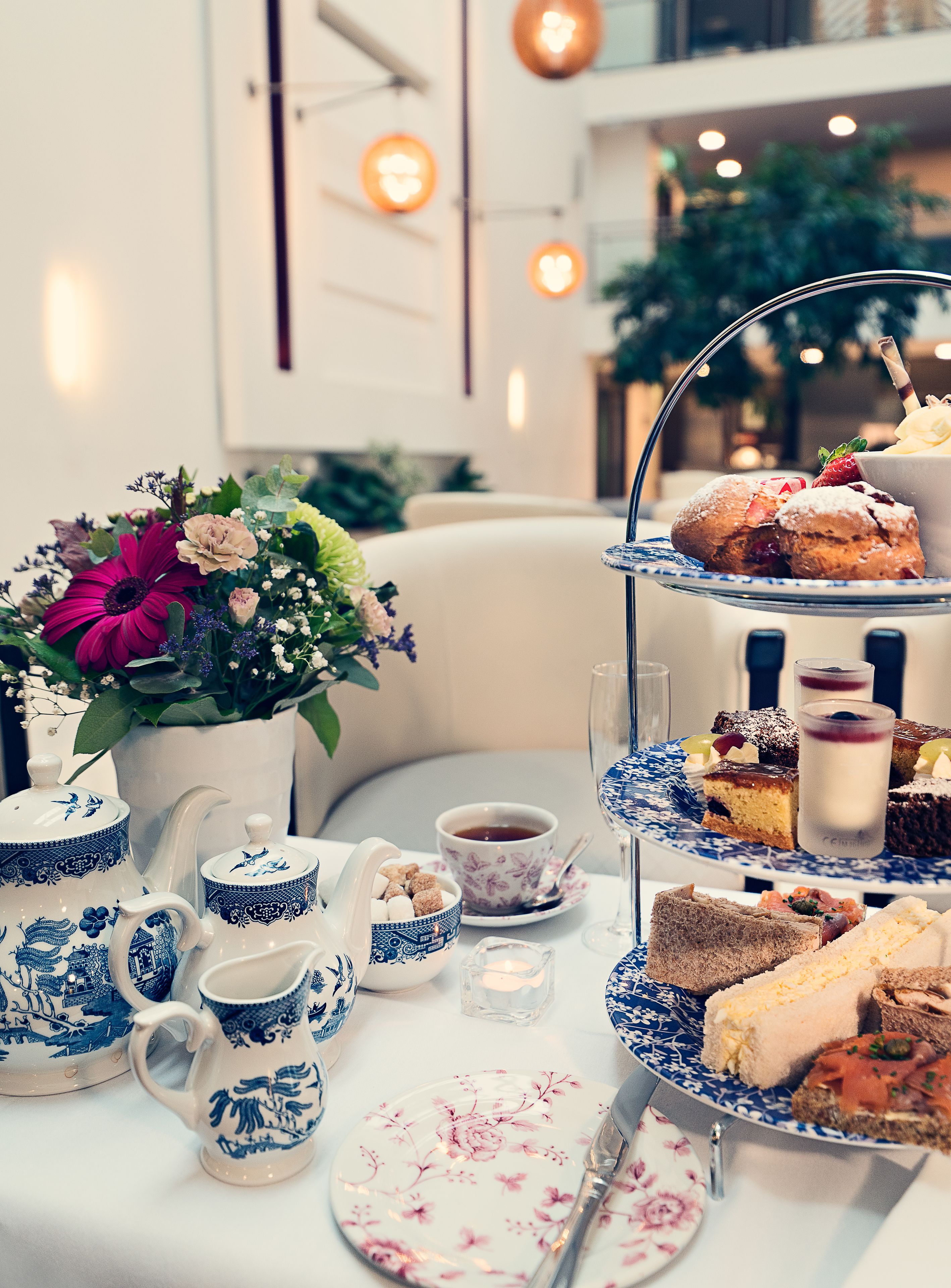 Daily continental breakfast (EUR 25 per person)