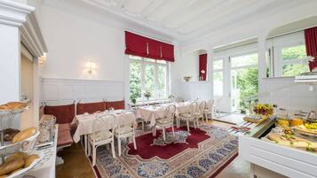 Daily buffet breakfast (EUR 15 per person)