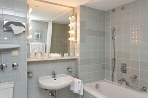 Hair dryer, towels - Parkhotel Atlantic Heidelberg (Heidelberg)