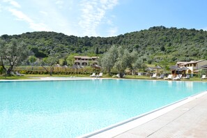 Outdoor pool, pool loungers - Le Corti di Montepitti (Suvereto)