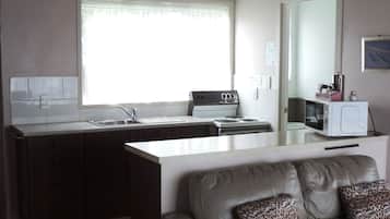 Family Room, 3 Bedrooms | Private kitchen
