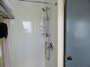 Dusche im Bad