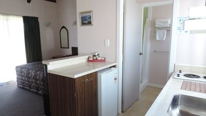 Estudio estándar (Twin) | Baño | Ducha, artículos de higiene personal gratuitos y secador de pelo