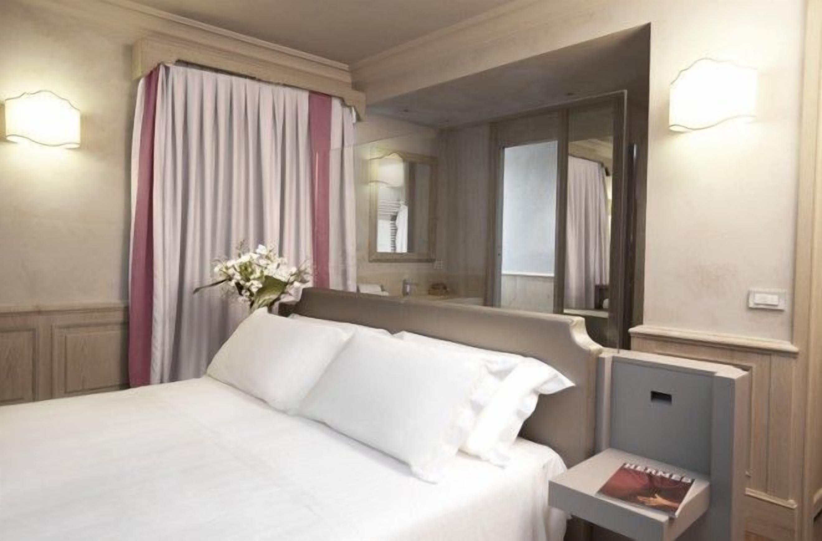 1 bedroom, premium bedding, down duvets, minibar