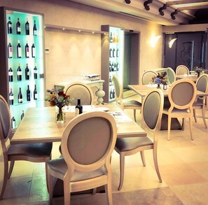 Lunch and dinner served, pool views