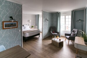 Flat-screen TV - Le Cotentin Appart'hôtels & Restaurant 'le Cot' (Port-Bail-sur-Mer)