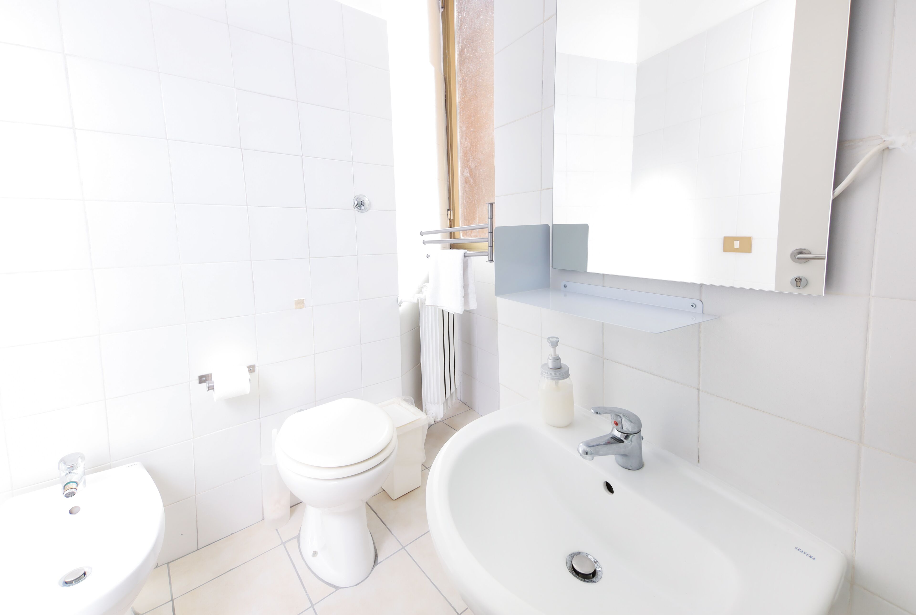 Deluxe Double Room | Bathroom | Shower, rainfall showerhead, free toiletries, hair dryer