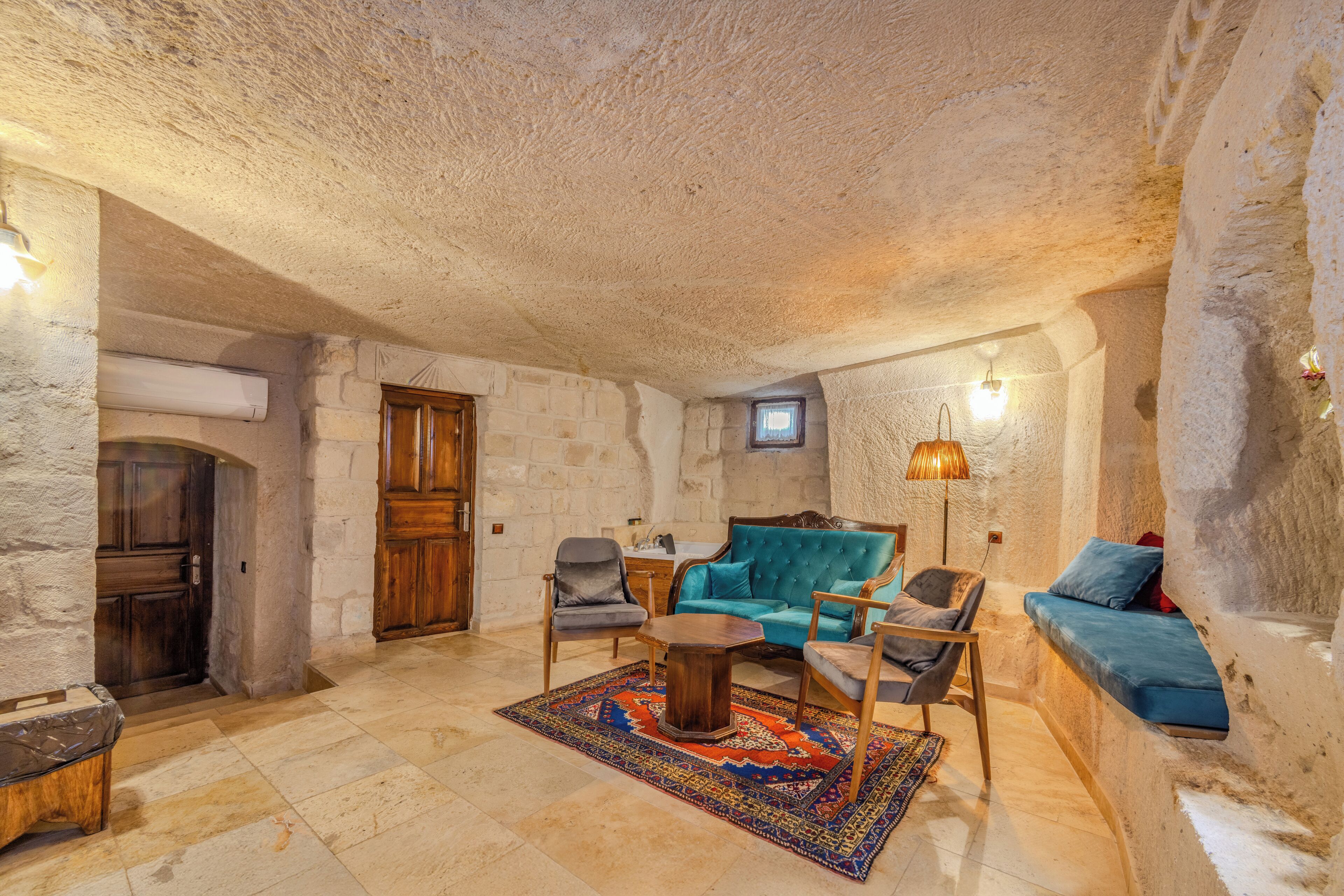 Photo - Castle Cave Hotel