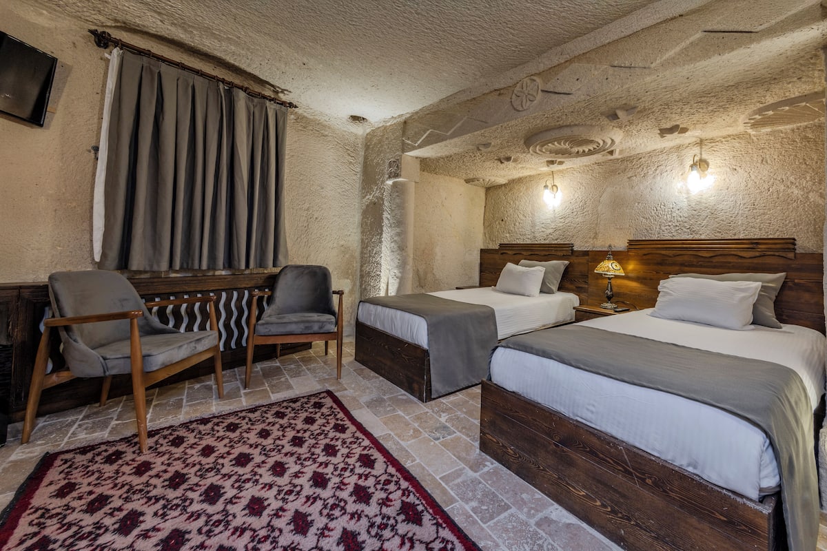 Superior Twin Room | 1 bedroom, premium bedding, minibar, individually decorated