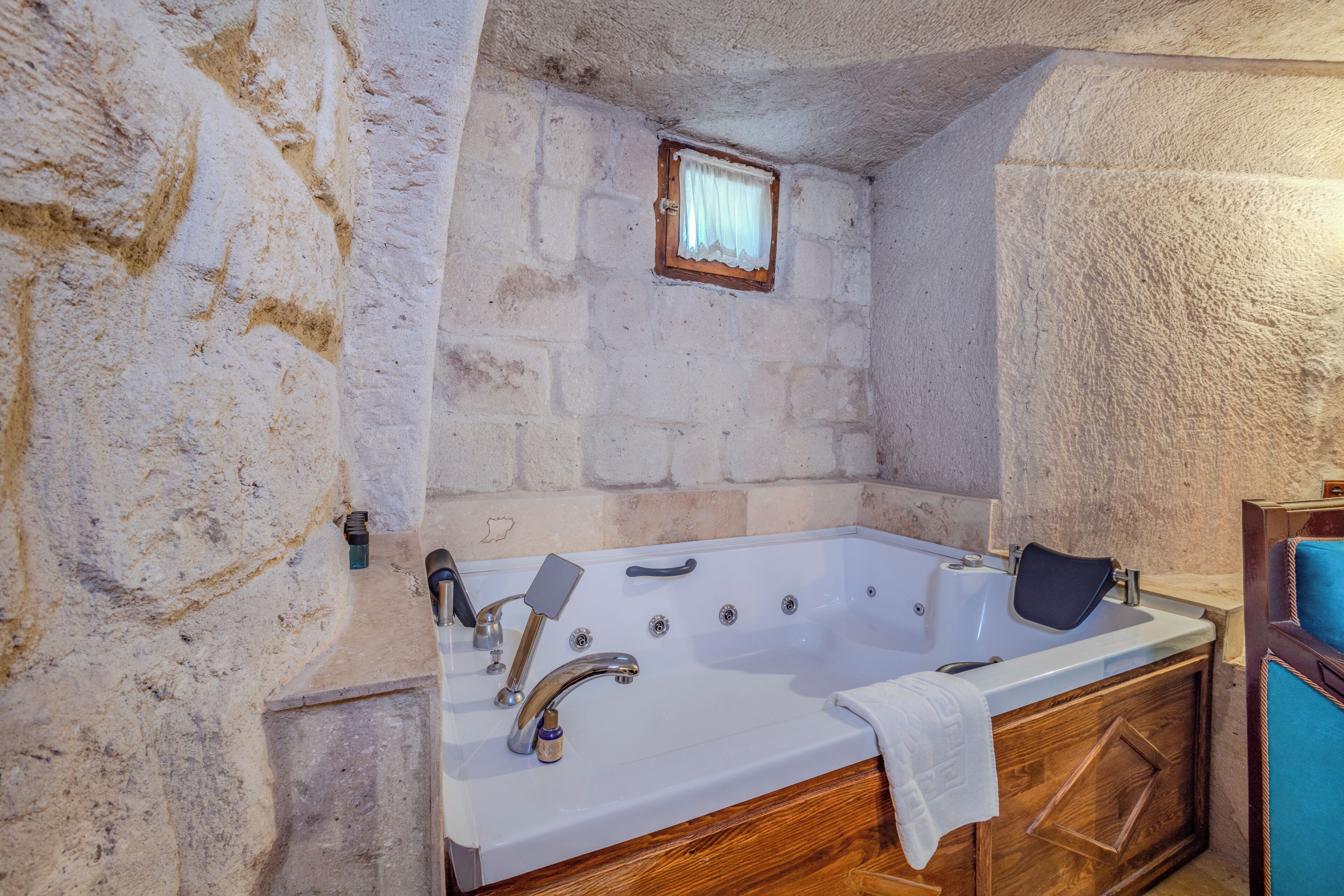 Photo - Castle Cave Hotel