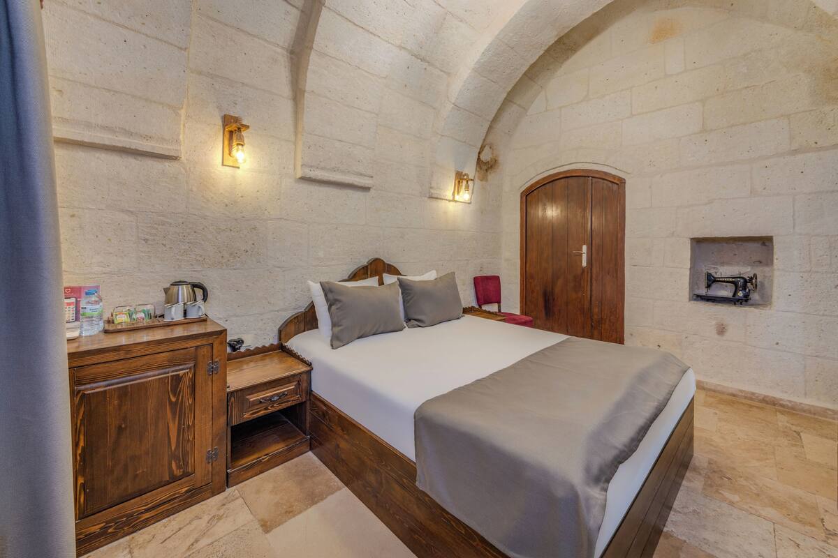 Standard Room | Premium bedding, minibar, desk, soundproofing