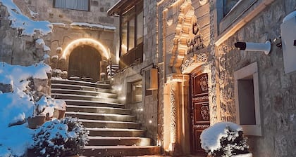 Castle Cave Hotel