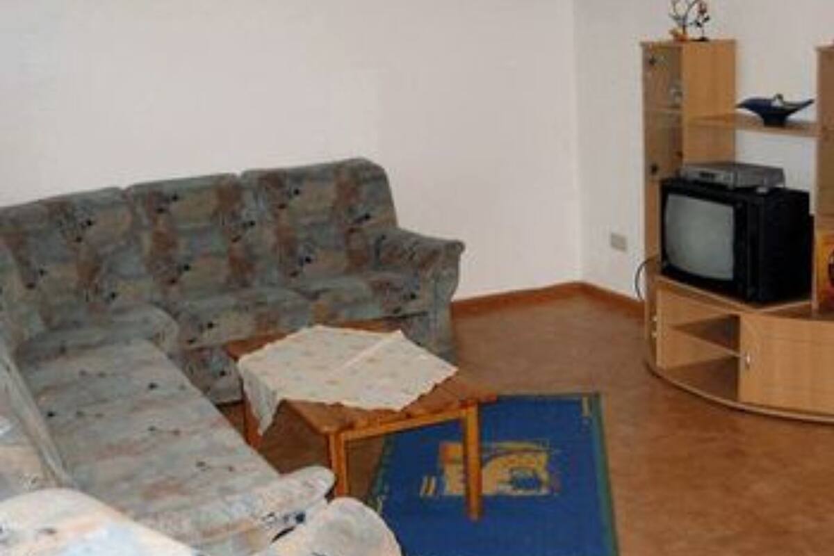 quadruple room | living room | led tv