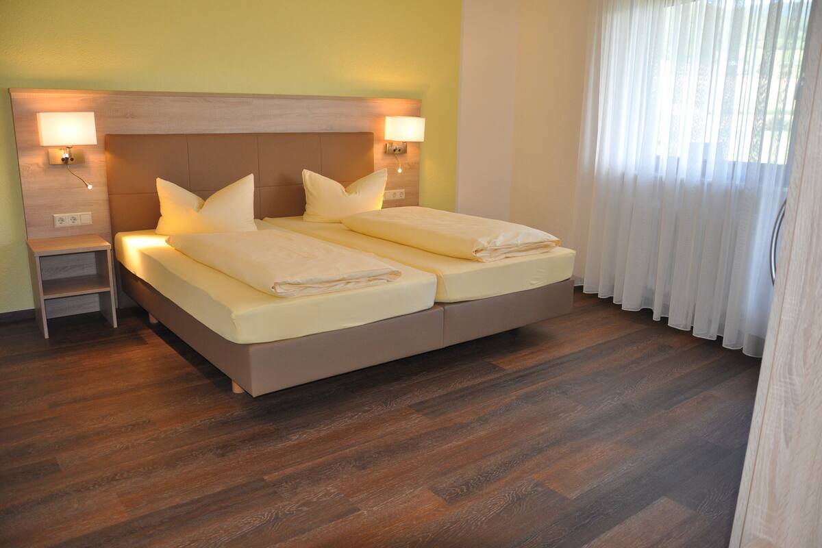 Double Room | WiFi (free), bed sheets