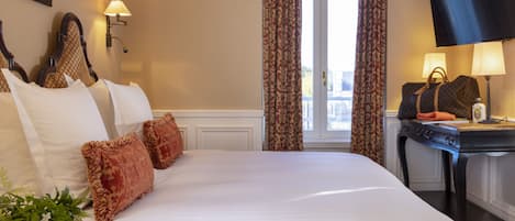 Superior Suite | Premium bedding, down comforters, pillowtop beds, minibar