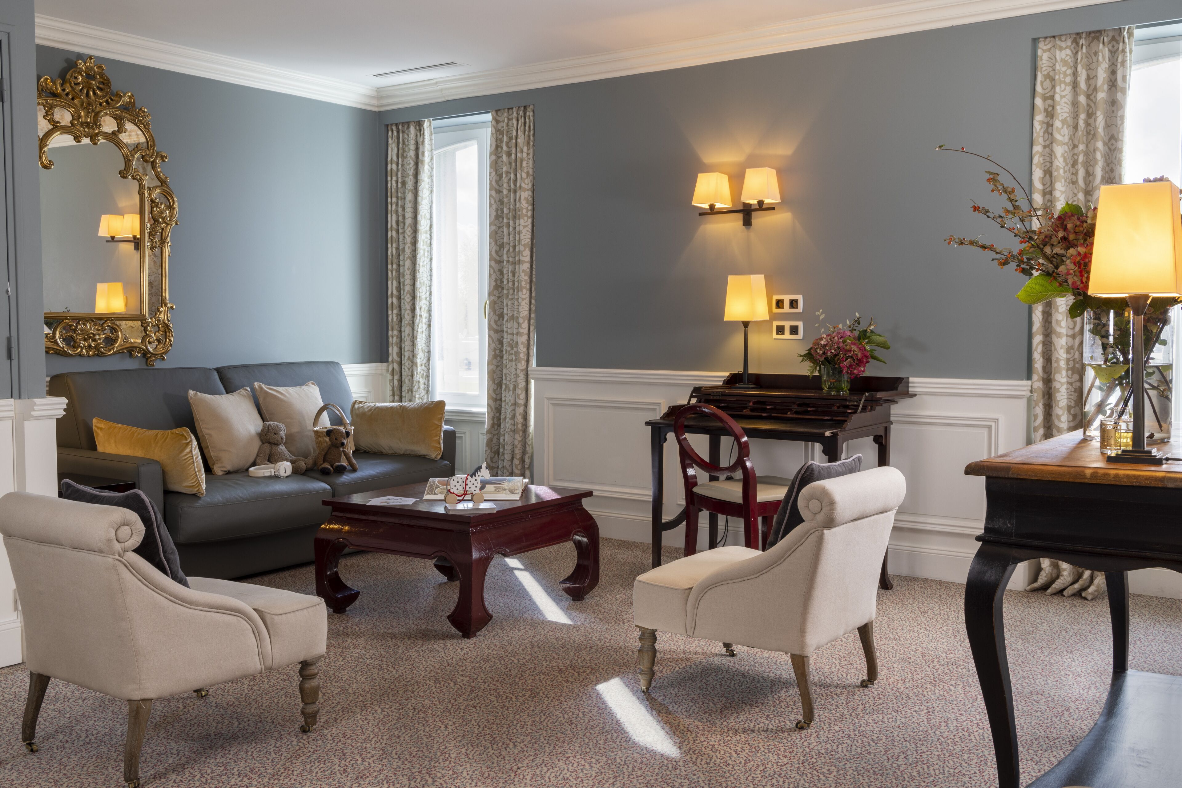 superior suite | premium bedding, down duvets, pillow-top beds, minibar