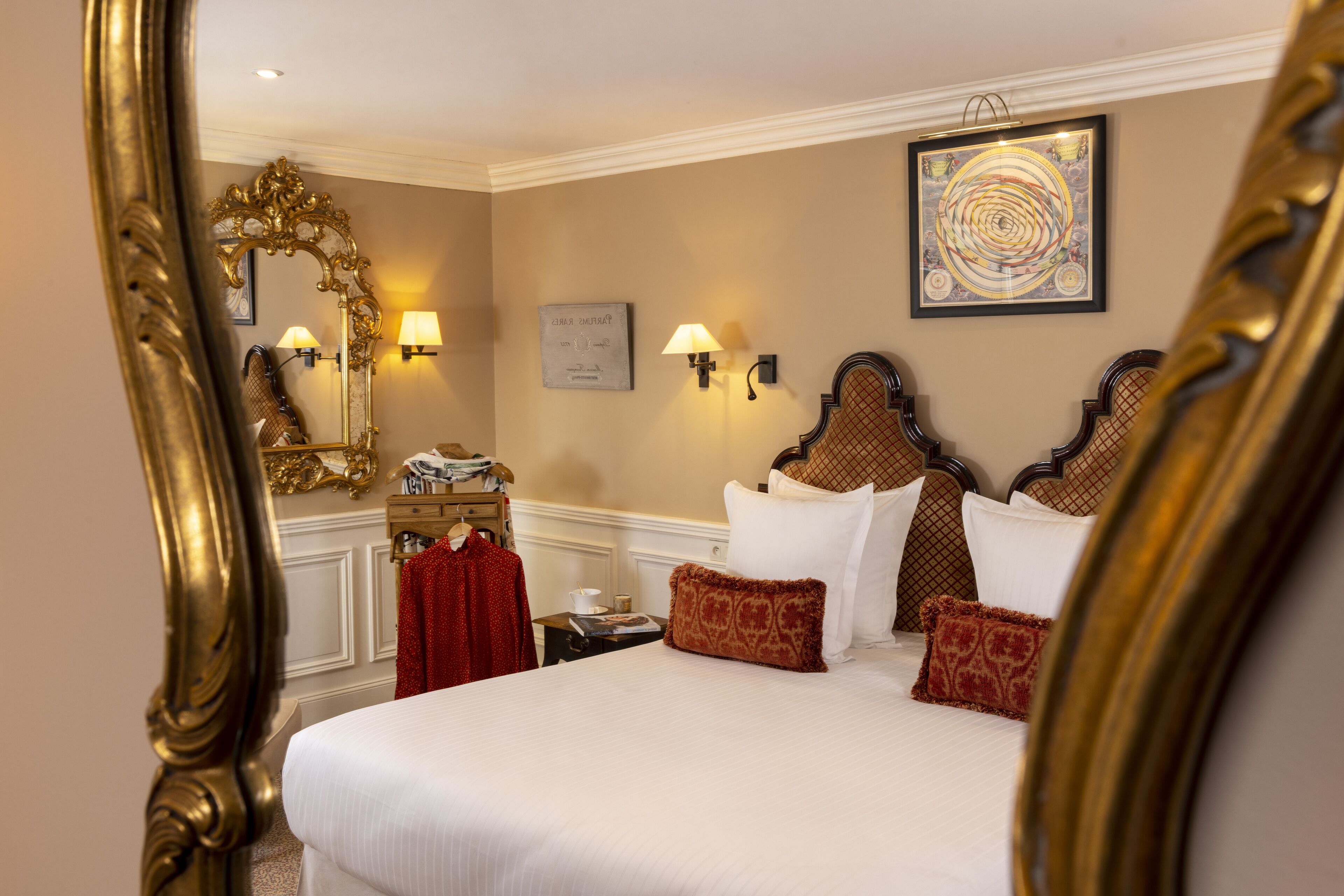 Phòng Deluxe (Master) | Bộ đồ giường cao cấp, chăn bông, nệm có lớp đệm bông, minibar 