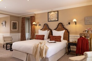 Deluxe Room (Master) | Premium bedding, down duvets, pillow-top beds, minibar - Ermitage Mont Saint Michel (Beauvoir)