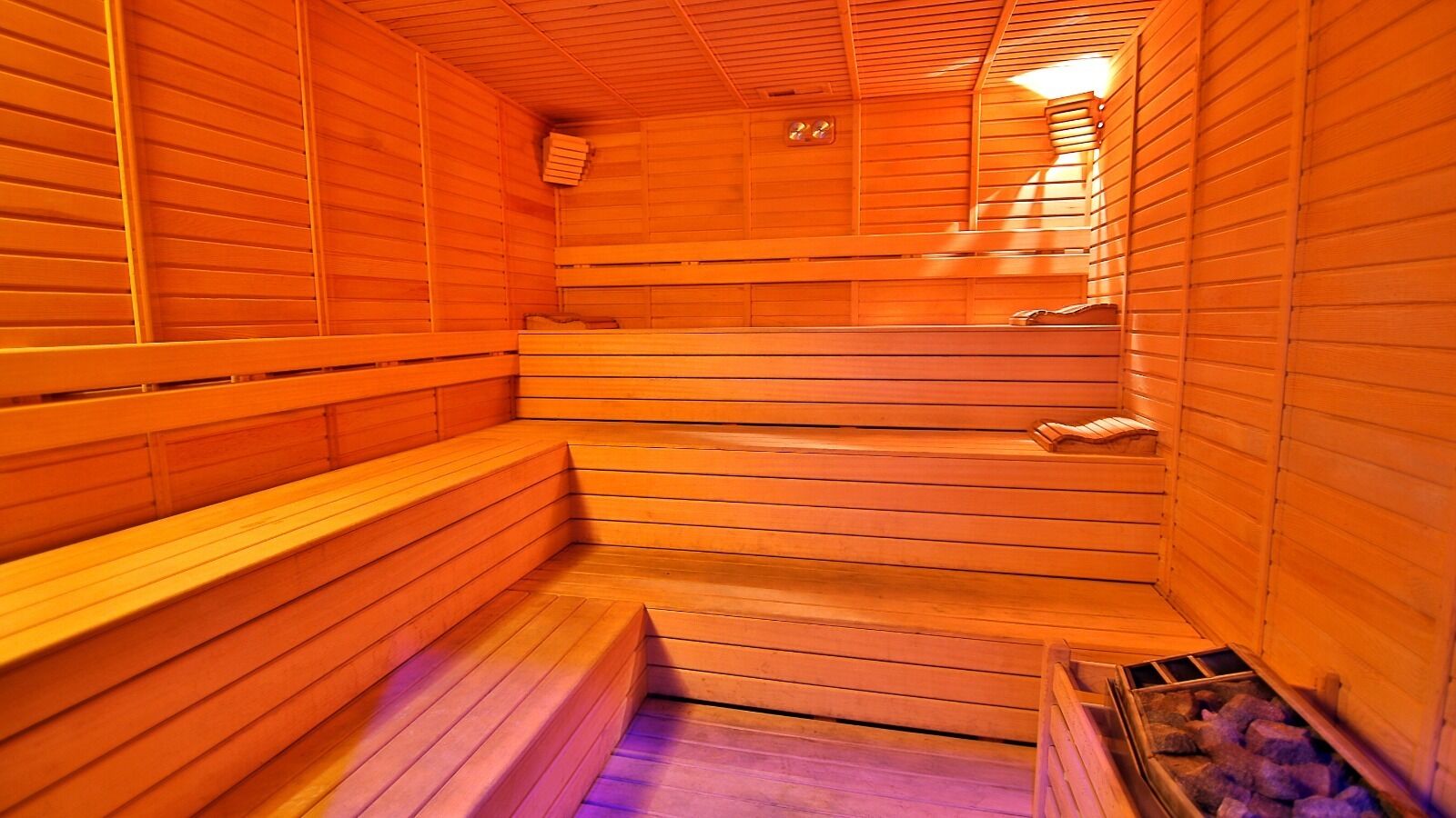 couples treatment room(s), sauna, hot tub, turkish bath/hammam