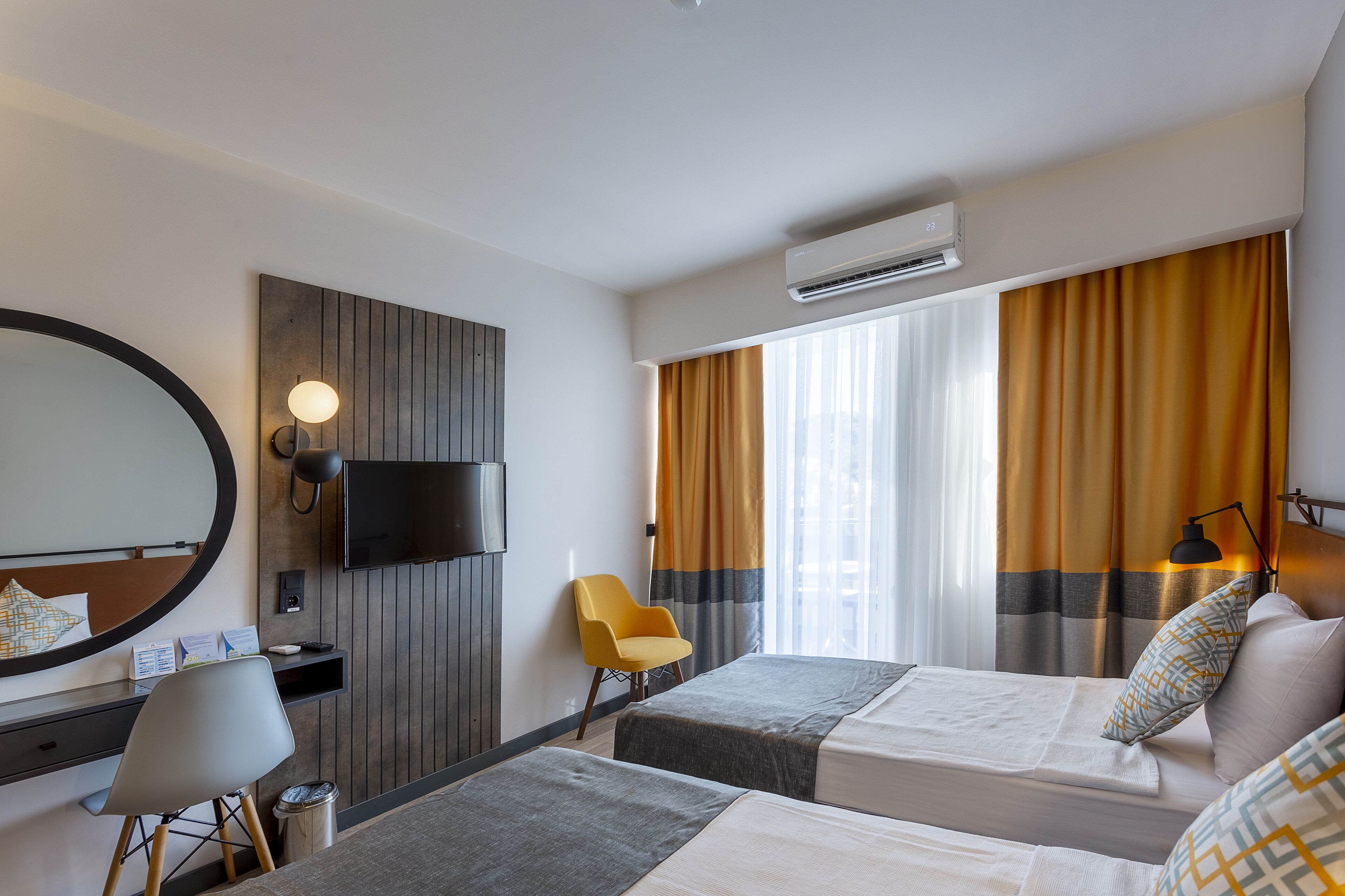 desk, soundproofing, free wifi, bed sheets