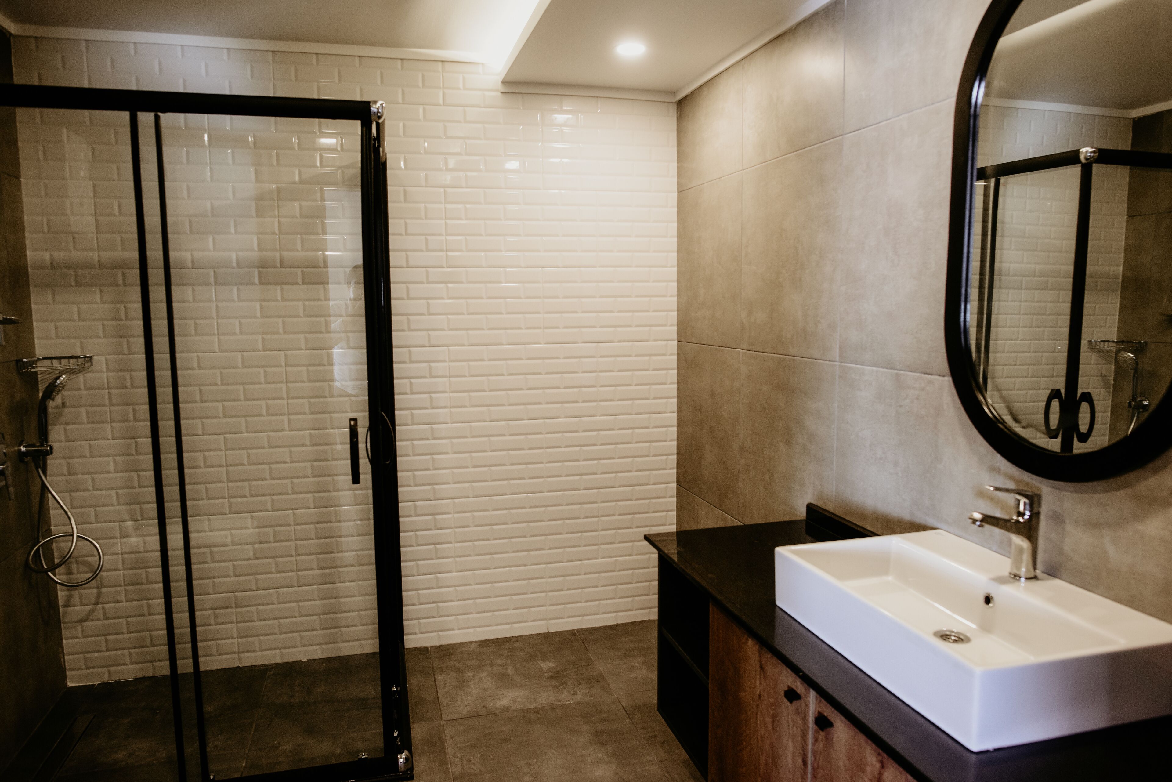 shower, rainfall showerhead, free toiletries, hair dryer