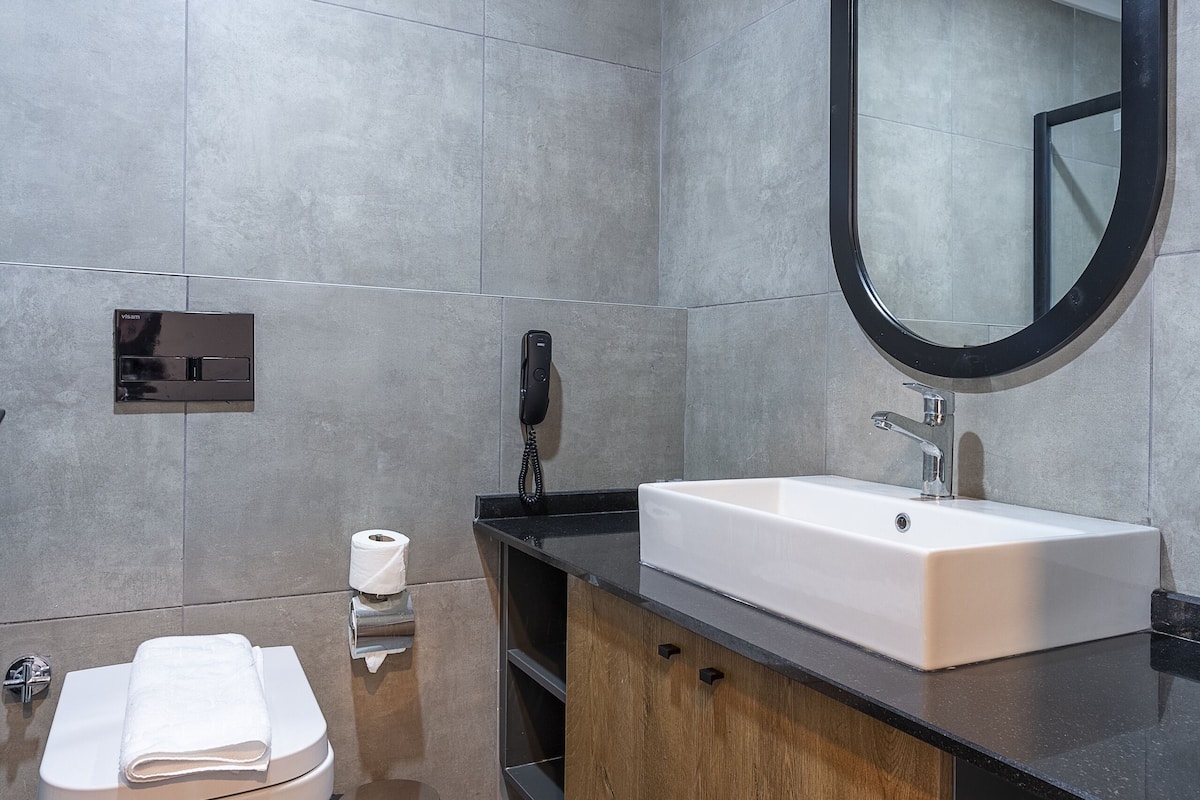 standard single room, 1 bedroom | bathroom | shower, rainfall showerhead, free toiletries, hair dryer