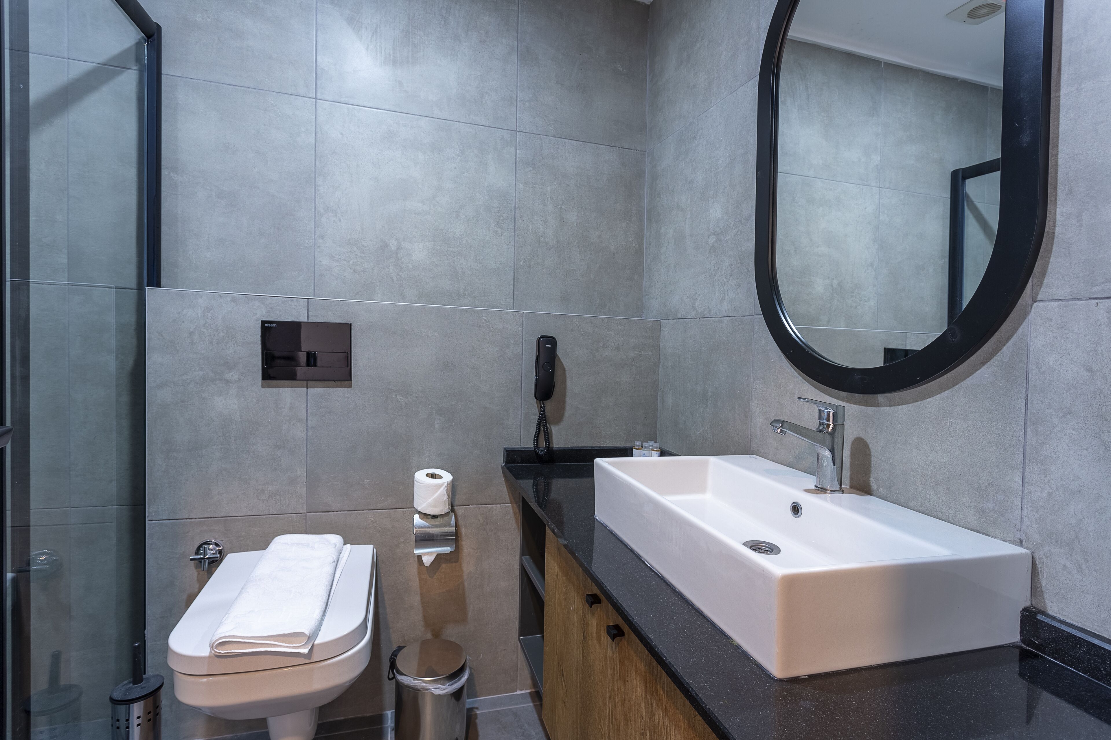 standard double or twin room | bathroom | shower, rainfall showerhead, free toiletries, hair dryer