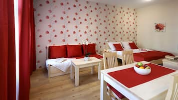 Superior Studio | In-room safe, individually decorated, individually furnished, desk