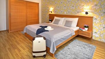 Superior Studio | In-room safe, individually decorated, individually furnished, desk