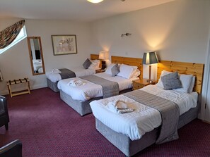 Family Room, Ensuite (Large) | Cribs/infant beds, rollaway beds, free WiFi