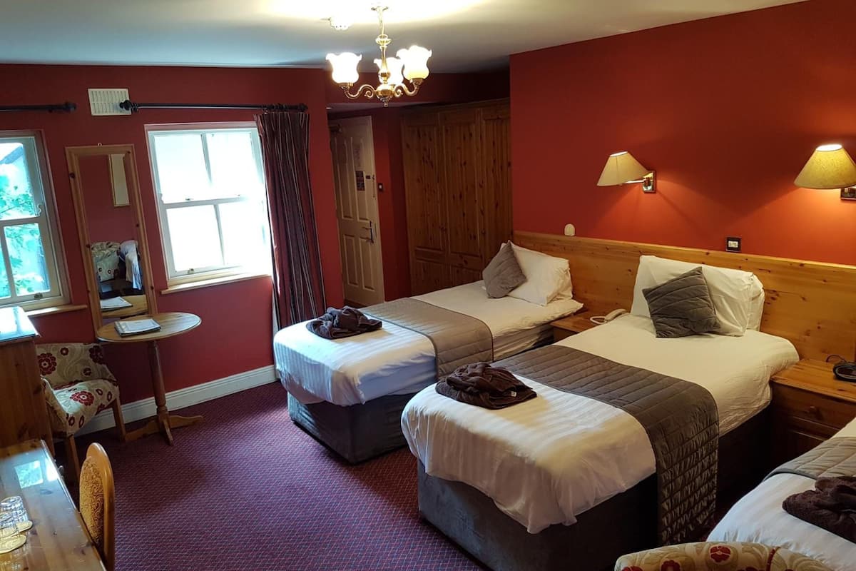 Family Room, Ensuite (Large) | Cribs/infant beds, rollaway beds, free WiFi