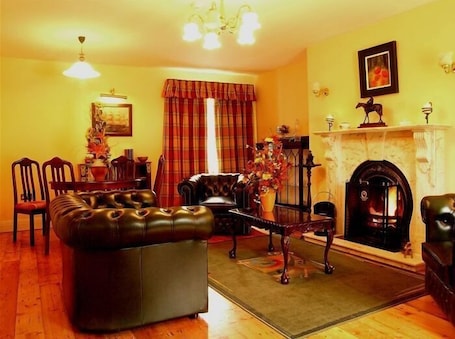 36-Zoll-Fernseher mit Satellitenempfang. Boffin Lodge