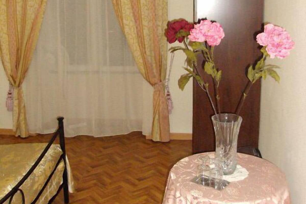 Premium bedding, desk, rollaway beds, WiFi