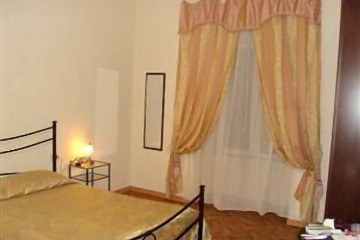 Premium bedding, desk, rollaway beds, WiFi