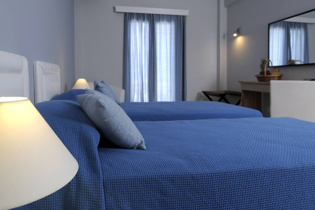 Egyptian cotton sheets, premium bedding, down duvets, minibar