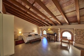 Minibar, in-room safe, desk, iron/ironing board -  Ca' n Beia Suites - Adults Only - Turismo de Interior (Alaro)