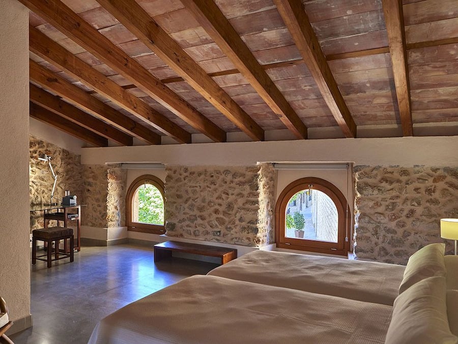 Minibar, in-room safe, desk, iron/ironing board