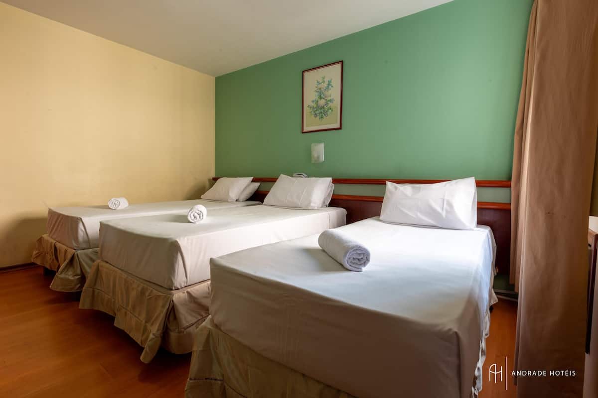 Minibar, escritorio, cortinas blackout y wifi gratis
