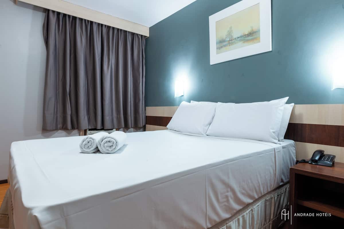 Minibar, escritorio, cortinas blackout y wifi gratis