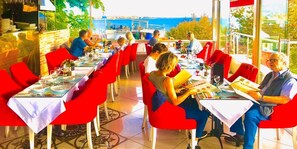 Se sirven desayunos, almuerzos y cenas