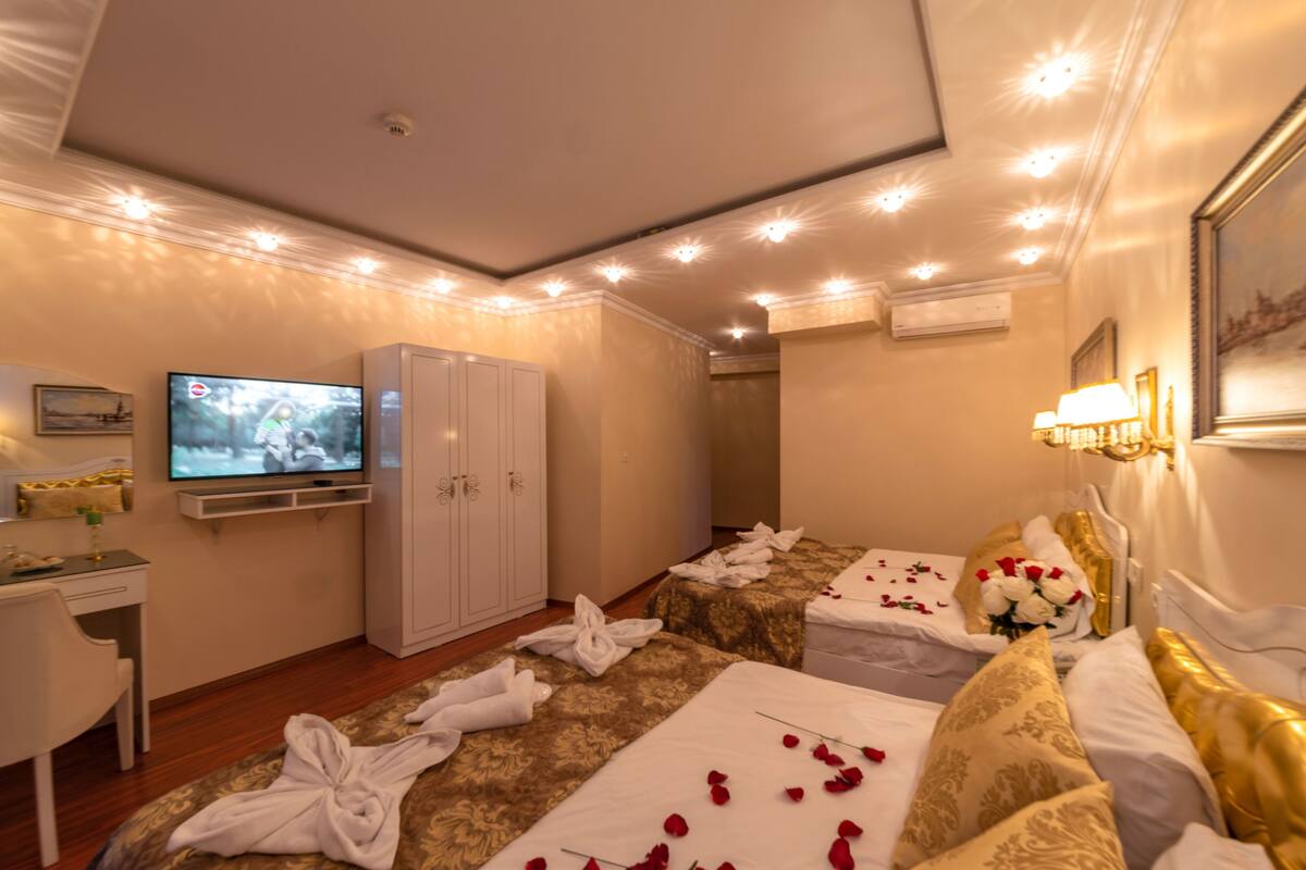 Suite 4 Adults | 低刺激性寝具、ミニバー、セーフティボックス (室内)、デスク