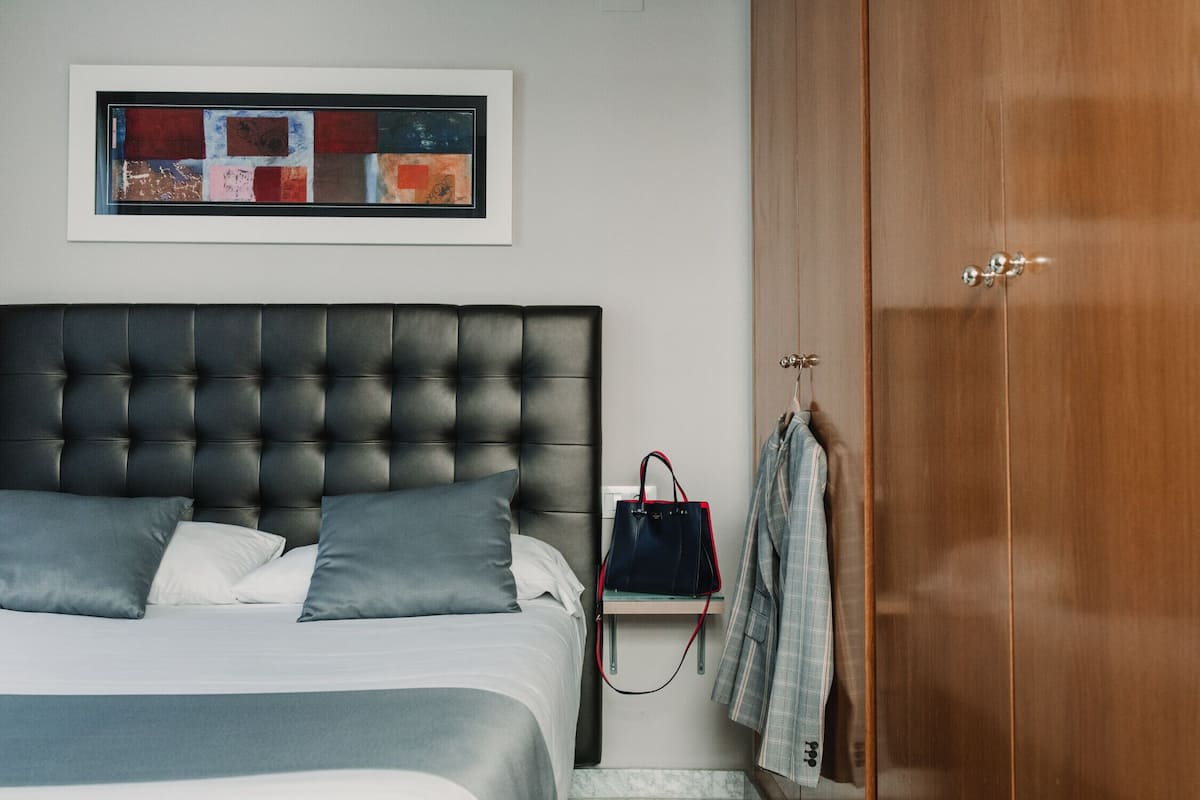 1 bedroom, in-room safe, iron/ironing board, free WiFi