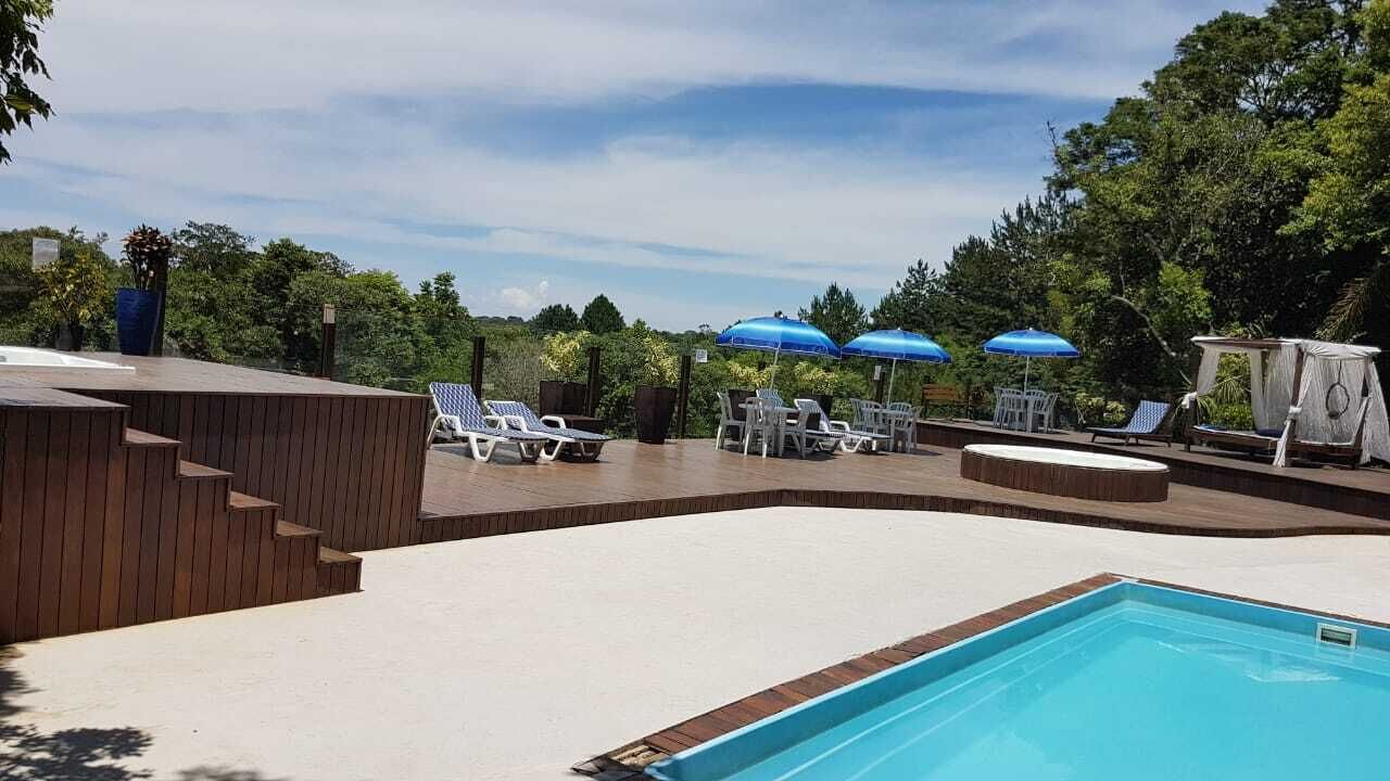 outdoor pool, open 9 am to 6 pm, pool loungers