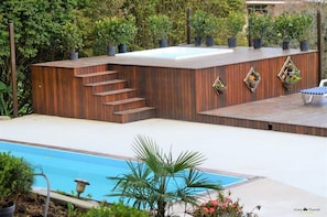 Outdoor pool, open 9 AM to 6 PM, pool loungers - Hotel Estancia Santa Cruz (Curitiba)