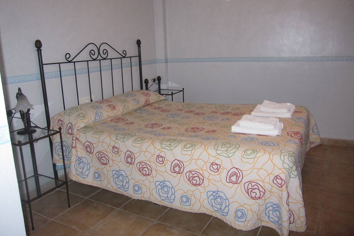 Basic Double Room, Courtyard Area | Desk, free WiFi