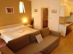 Deluxe Apartment with Kitchen for 4 People - Balbinova Aparthouse (Prague)
