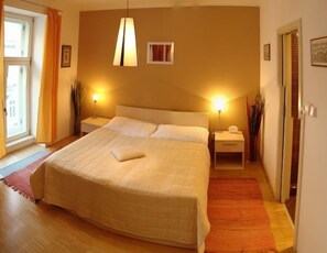 Deluxe Apartment with Kitchen for 3 People | In-room safe, individually decorated, individually furnished - Balbinova Aparthouse (Prague)