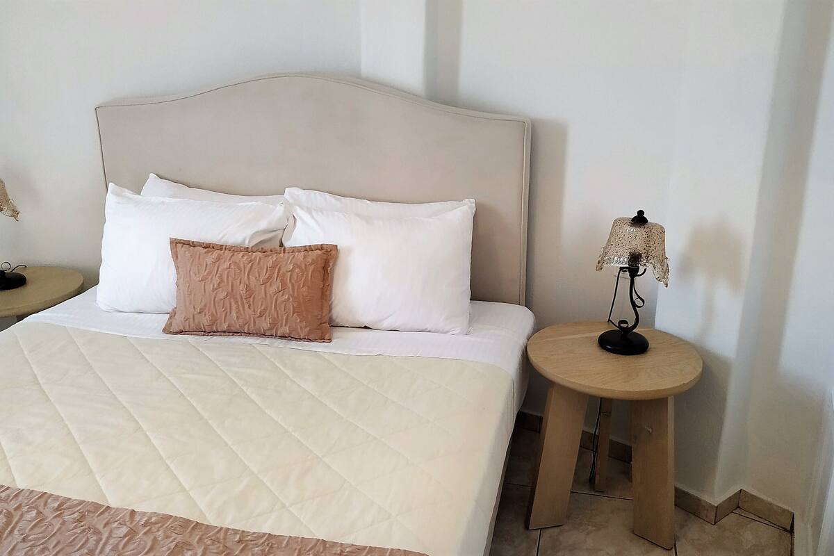 superior room | 1 bedroom, pillow-top beds, minibar, in-room safe