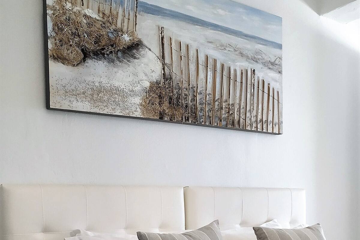 standard room | 1 bedroom, pillow-top beds, minibar, in-room safe